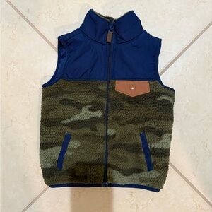 Carter's Camo Zip-Up Sherpa Vest size 2T